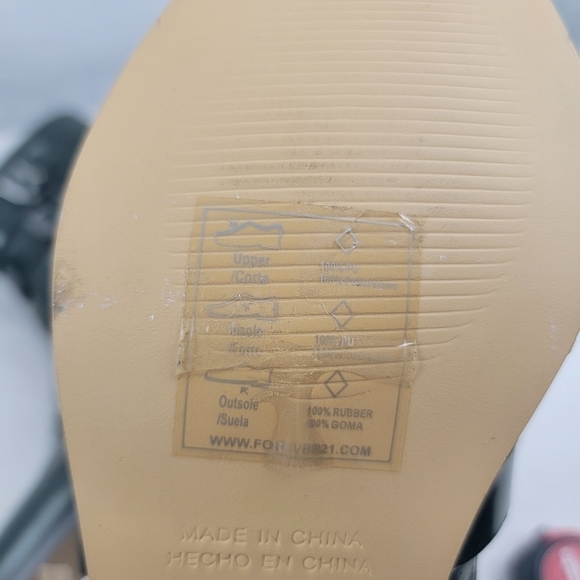 NWT Forever 21 hunter green perforated buckle biker ankle booties in size 8 - Picture 7 of 8